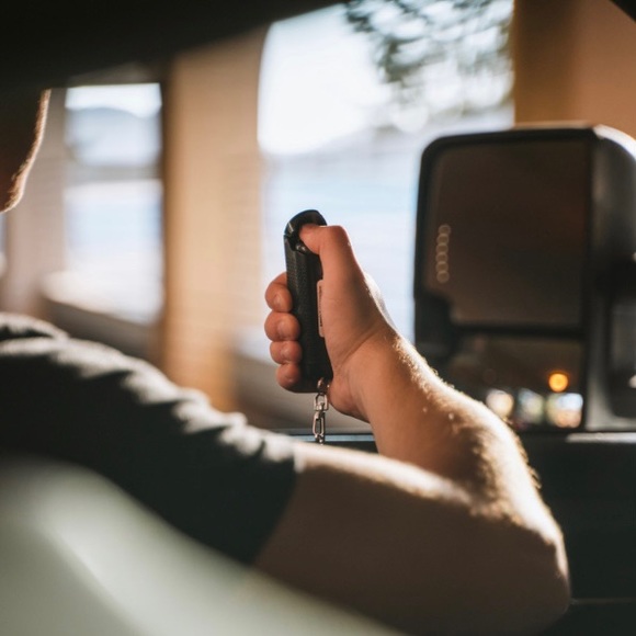 💜 Sabre Safe Escape 3-IN-1 Pepper Gel w/ Seat Belt Cutter & Window Breaker NWT - Picture 6 of 10